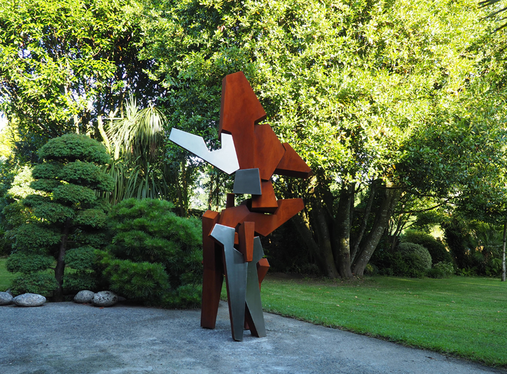 sculpture monumentale en inox et acier corten 